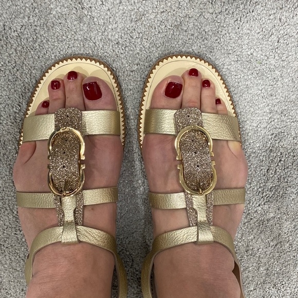Salvatore Ferragamo brand new gold flat authentic sandals with buckle - Picture 4 of 14